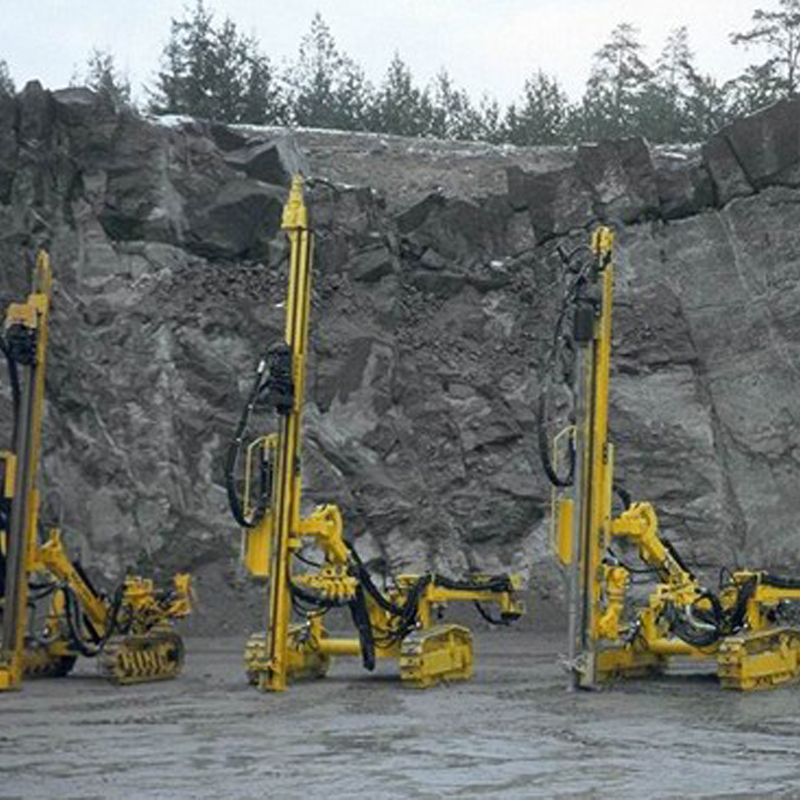 潛孔鉆車現(xiàn)場